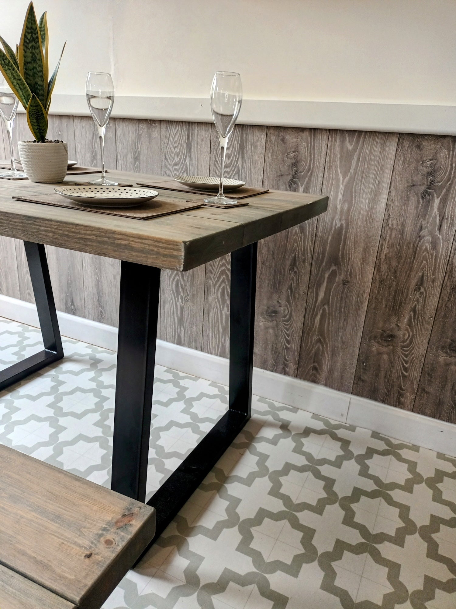 handmade dining table corner image